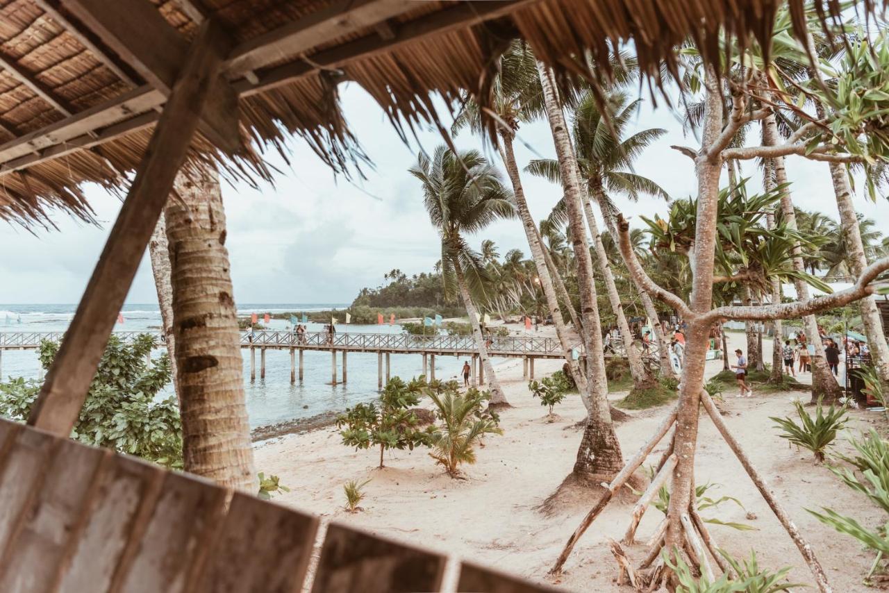 Alon Cloud9 Beach Front Catangnan Exterior foto