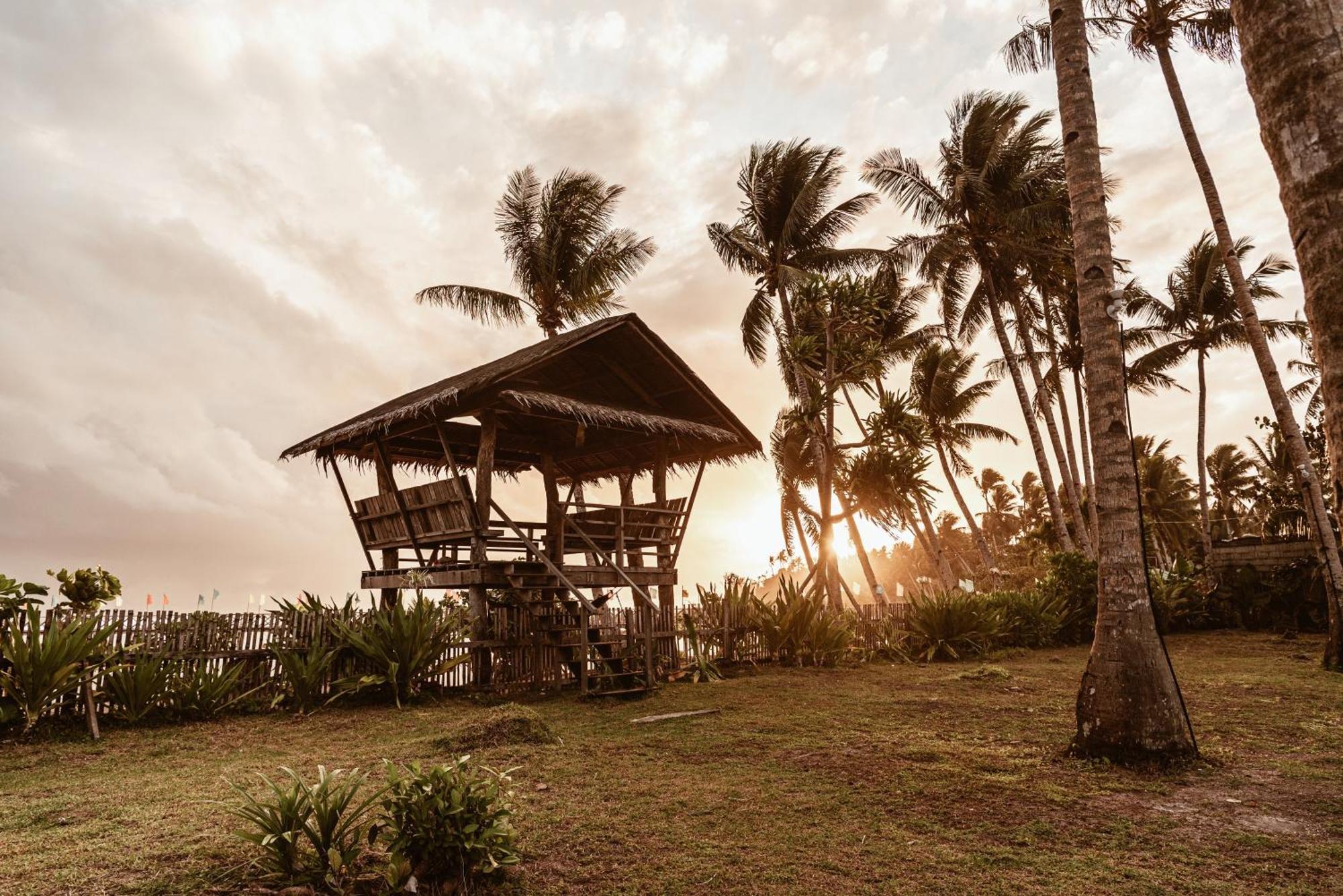 Alon Cloud9 Beach Front Catangnan Exterior foto